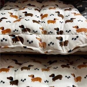 Beautiful mDesign Large Dachshund bed very soft and plush 23x36